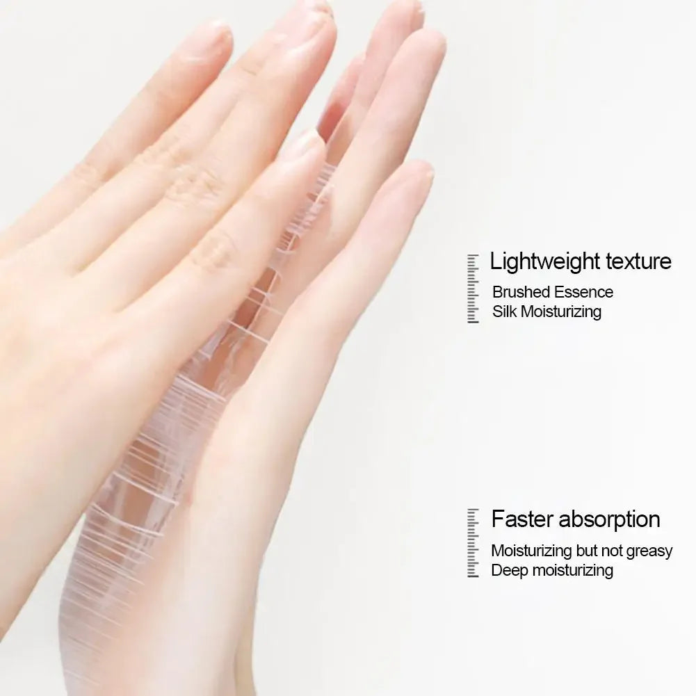 Hand with a thin layer of cream; text notes “Lightweight texture” and absorption.